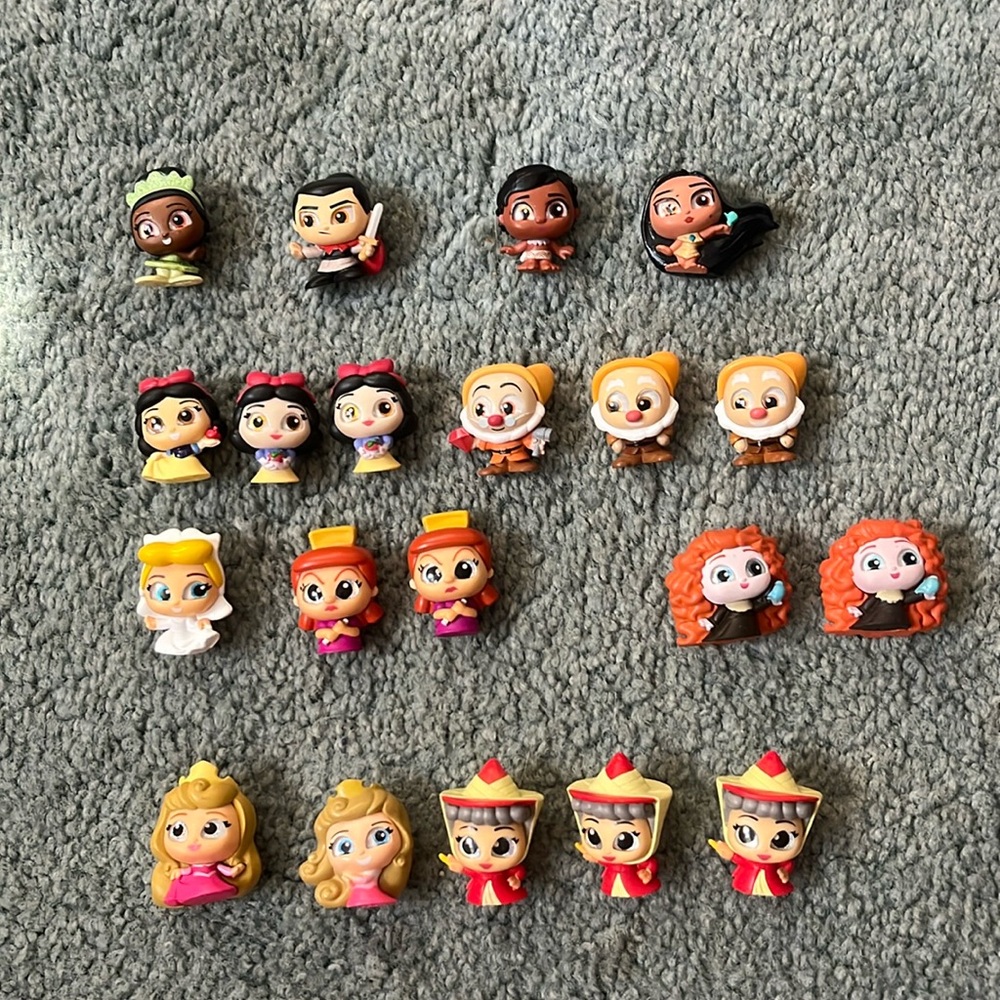 Princess Doorables lot of 20 random princesses & friends